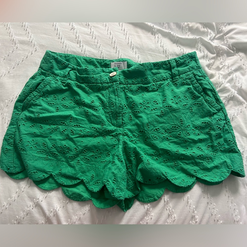 Crown & Ivy textured green shorts